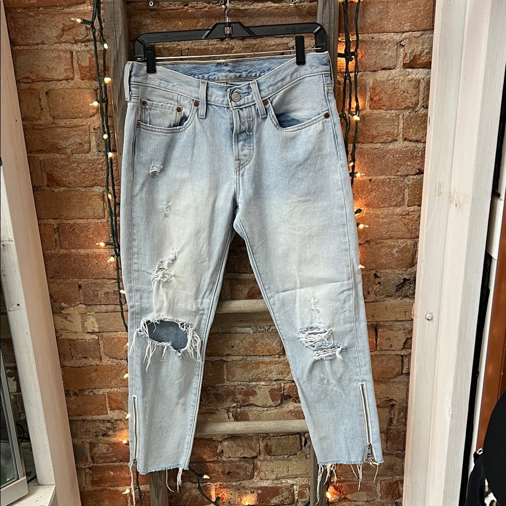 Levi’s Premium Distressed Light Blue Cropped Jeans